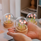 1 lámpara de mesa moderna de tulipán de vidrio soplado a mano, con patrón de flores, control de encendido/apagado, luz decorativa para habitación, incluye fuente de luz - Ideal para Día de la Madre o cumpleaños (pilas no incluidas)