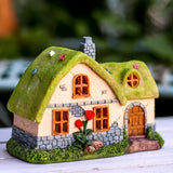 1pc Resina con acabado de encáustica, luz solar para casa de jardín de hadas, lámpara de estatua decorativa para exteriores con sensor de luz, control de botón, batería de níquel de 600 mAh, sin control remoto - Cabaña verde