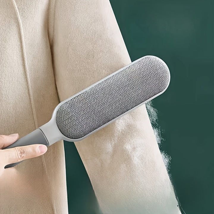 Una cepillo de doble lado para recoger pelo de mascotas y polvo, diseñado para limpieza electrostática manual. Hecho de polipropileno duradero, se puede utilizar en ropa, sofás, muebles, ropa de cama y alfombras sin necesidad de electricidad.