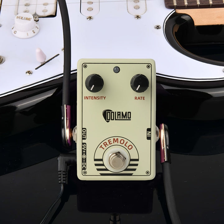 Pedal de Efecto Tremolo Estilo Vintage DOLAMO D13 con Controles de Intensidad y Velocidad, Diseño True Bypass para Guitarra Eléctrica