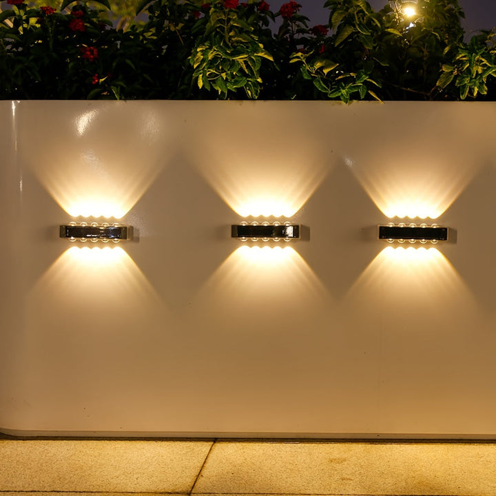 Luz de lavado de pared LED solar para exteriores con carcasa negra, montaje semi empotrado, control de sensor de luz, accesorio desmontable, sombra de plástico, batería de níquel de 600mAh, sin control remoto, luz de lavado incluida, módulo fotovoltaico