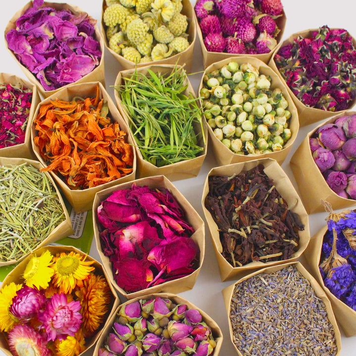 16 Bolsas de Flores Secas - Flores Secas Incluyendo Nomeolvides, Jazmín, Lavanda, Crisantemos, Rosas, Etc., Kit de Brujería, Decoración para el Hogar, Creación de Velas DIY, Creación de Marcos, Creación de Imágenes, Creación de Joyas.