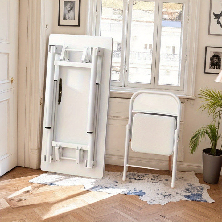 Mesita Plegable Blanca - Fácil de Montar, Diseño Compacto para Hogar, Oficina y Espacios Pequeños, Estructura de Madera con Marco Metálico, Incluye Sillas, Estética y Funcionalidad, Adecuada para 11 Festivales