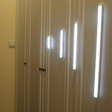 Luz LED con sensor de movimiento recargable con montaje magnético - Brillo ajustable para dormitorios, armarios y más, alimentada por USB, acabado pulido, control de botón, fijo desmontable, iluminación de cabecera, fijo de luz elegante, plástico durader