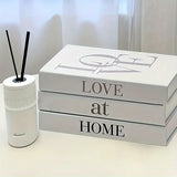 Juego de 3 Libros Decorativos - Estilo Contemporáneo de Libros Faux para Decoración del Hogar, Señales de Mesa de Papel con Texto en Inglés, Accesorios Decorativos Temáticos de Dirección para Exhibición en Estante - "Amor en Casa"