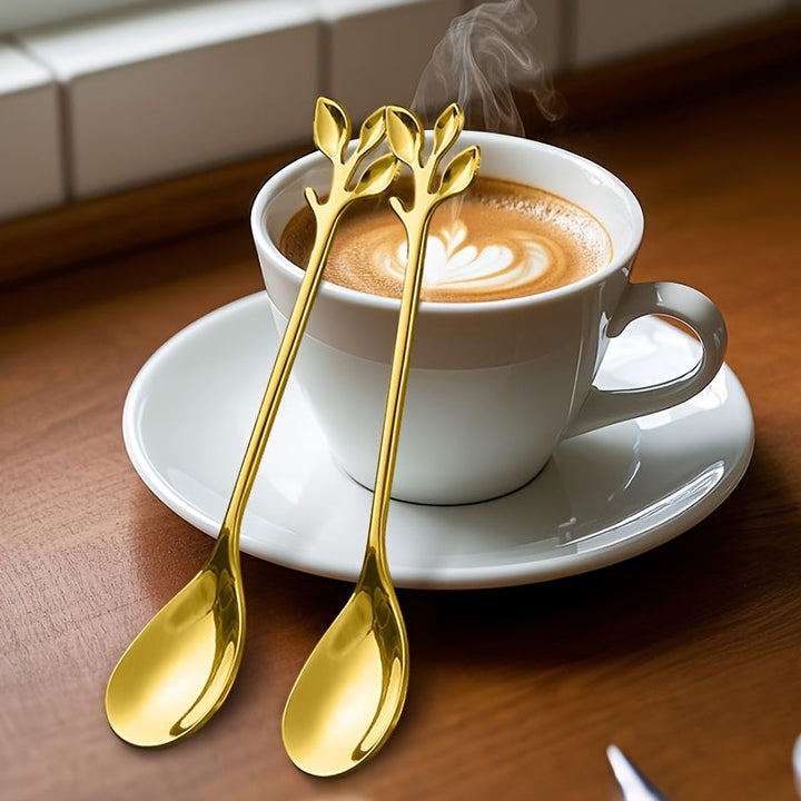 Juego de 12 cucharas doradas de acero inoxidable para café y postres, con decoración de hojas, superficie pulida y aptas para lavavajillas
