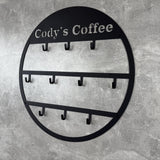 Estante de tazas de café personalizadas "Cody'S Coffee" - Organizador de pared con 6 ganchos, construcción de hierro, perfecto para decoración de cocina y comedor, accesorio para bar de café.