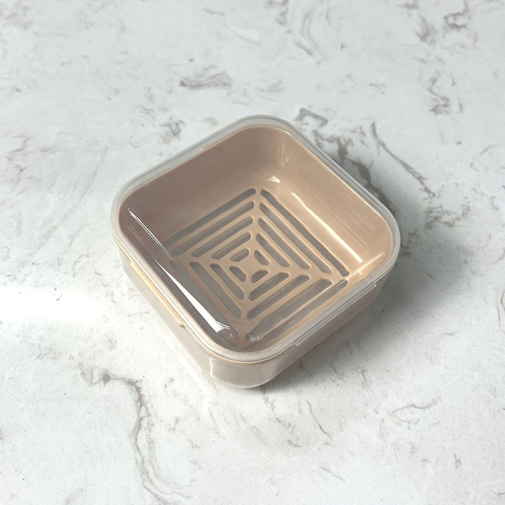 1pc Caja De Jabón Cuadrada De Plástico, Contenedor De Jabón De Viaje Con Tapa, Estuche De Jabón Portátil, Caja De Jabón Sellada A Prueba De Polvo, Plato De Jabón Con Drenaje Para Viajes, Camping, Gimnasio, Accesorios De Baño Esenciales