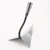 1 Azada de jardín en forma de V de alta resistencia con cuchilla triangular afilada - Azada de mano de metal duradera para cavar, desmalezar y aflojar la tierra - Ideal para jardinería en patio trasero y plantación - No requiere electricidad