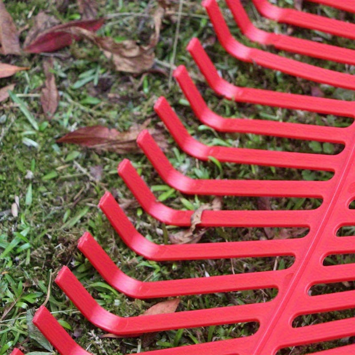 Rastrillo de Plástico Resistente con Mango Ergonómico Naranja - Herramienta de Gran Capacidad para Hojas Otoñales, Cortacésped y Mantenimiento del Jardín, Sin Necesidad de Electricidad