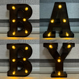 1pc Luz LED de Alfabeto de 16cm - Letra PVC Moderna con Brillo Blanco Cálido, Iluminación Ascendente para Bodas, Cumpleaños, Fiestas Navideñas, Decoración Interior/Exterior (Pilas No Incluidas), Luces de Batería para Habitaciones, Diseño Elegante, Contro