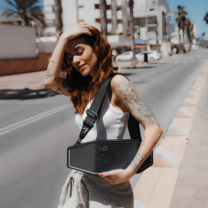 Fender X Teufel Rockster Cross - Altavoz Bluetooth Inalámbrico Portátil, Resistente, Impermeable, 16 Horas De Batería, Potente Sonido Estéreo, Subwoofer, Banco De Energía Integrado, Correa De Guitarra