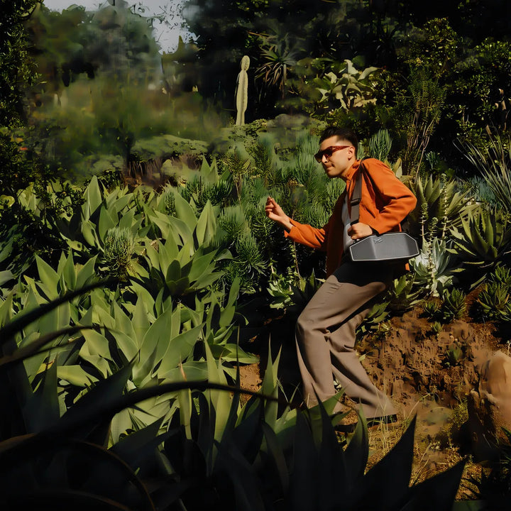 Fender X Teufel Rockster Cross - Altavoz Bluetooth Inalámbrico Portátil, Resistente, Impermeable, 16 Horas De Batería, Potente Sonido Estéreo, Subwoofer, Banco De Energía Integrado, Correa De Guitarra