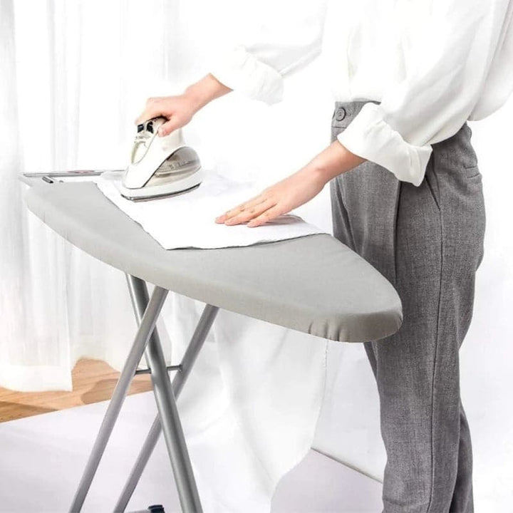 Mesa plegable para planchar de metal con soporte para plancha