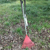 Rastrillo de jardín de plástico de 20 dientes - Hojas duraderas de metal y plástico, no necesita electricidad para césped, maleza, hojas y limpieza de jardín - Mango ergonómico para uso profesional y doméstico, herramientas de jardín, diseño de hoja efic