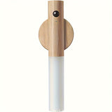 Una pieza de una impresionante lámpara de inducción de cristal que también es a prueba de polvo.