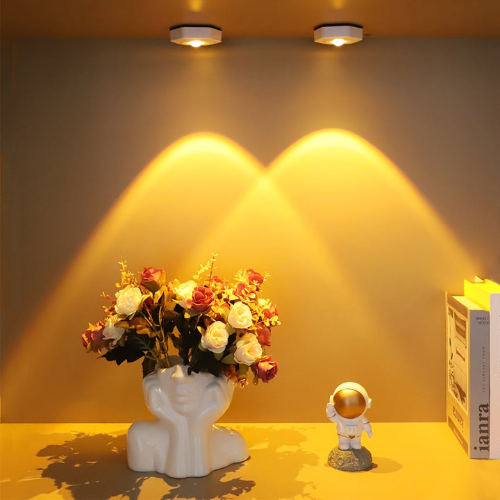 1pc Creativa Lámpara de Pared Blanca Hexagonal Ojo de Gato Proyección de Luz Roja al Atardecer, Múltiples Luces Disponibles Alimentada por 3 Pilas AA Iluminación para Armarios Lámpara de Pared Sin Batería LED Regulable Táctil Lámpara de Proyección de Ata