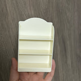 Encantadora Estante de Libros Miniatura - Plástico Duradero, Diseño Escala 1:12 con Múltiples Estanterías para Coleccionables, Regalo Perfecto para Cumpleaños o Pascua, Ideal para Decoración del Hogar en Cocinas o Espacios Pequeños