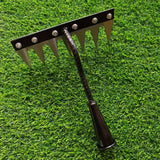 1pc Rastrillo de Jardín Resistente - con Dientes Afilados para Eliminación Eficiente de Malezas, Desbroce y Aeración del Suelo - Construcción Metálica Duradera - Compatible con Mangos Estándar (Mango No Incluido) - Ideal para Jardineros Profesionales, Gr