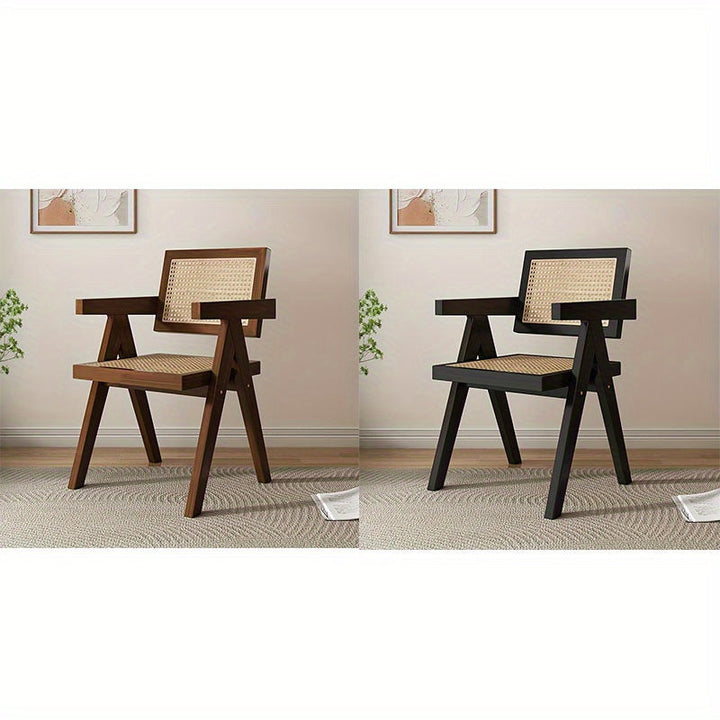 Dos sillas de ratán resistentes con reposabrazos y un sofá estilo japonés tejido, ideales para el hogar o comedor. Adecuadas tanto para interiores como exteriores, perfectas para la merienda al aire libre