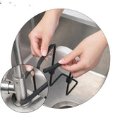 Organizador de Fregadero de Cocina que Ahorra Espacio - Estante Colgante de Hierro de 2 Niveles con Drenaje, Incluye Esponja, Acabado Negro y Blanco Antioxidante para Esponjas, Jabón y Accesorios