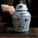 1pc Tarro de Almacenamiento de Cerámica de Porcelana Azul y Blanca Vintage con Tapa Abatible - Contenedor Redondo Multiusos para Granos de Café, Cereales, Comida para Mascotas - Lavado a Mano, Reutilizable, No Necesita Electricidad