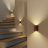 1 pieza de luz nocturna de escalera moderna de madera, accionada por batería recargable, con sensor de movimiento y LED, ideal para pasillos, techos, sótanos, armarios y cajones - Diseño temático espacial con iluminación ajustable, batería recargable, no